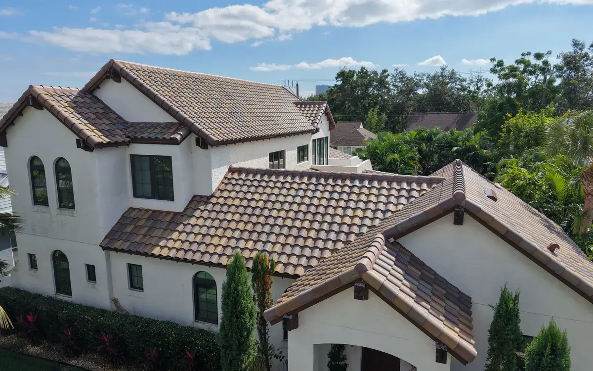 How to Choose a Roofing Contractor in Tampa (Without Getting Burned)