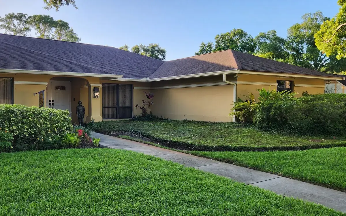 7 Warning Signs Your Tampa Roof Needs Replacement